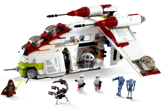 LEGO Star Wars set with spaceship and figures on a white background