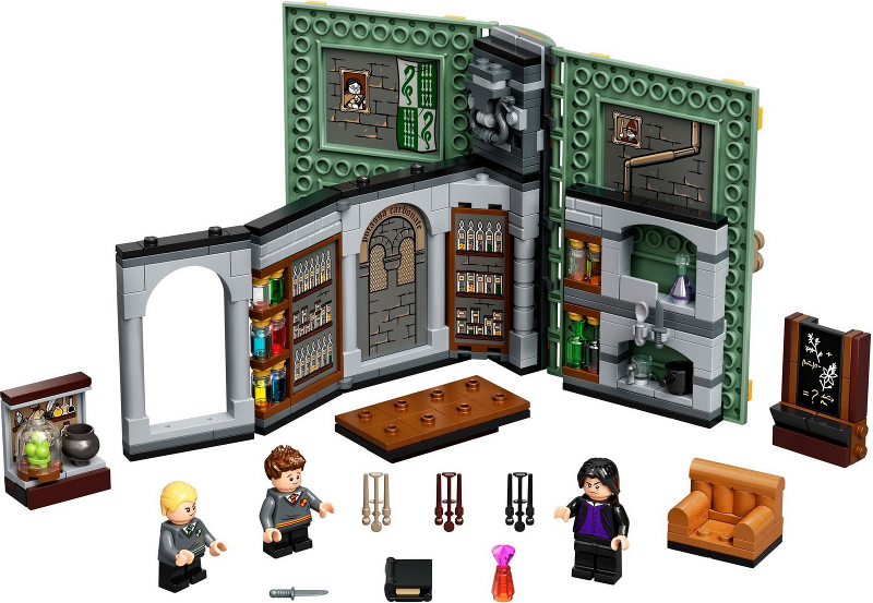Display of LEGO Harry Potter Hogwarts Moment: Potions Class 76383