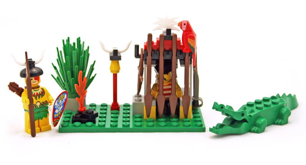 Display for LEGO Pirates Crocodile Cage 6246